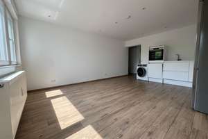 Frisch renovierte 2 - Zimmerwohung in G3: Top-Ausstattung mit EBK & ruhigem Balkon
