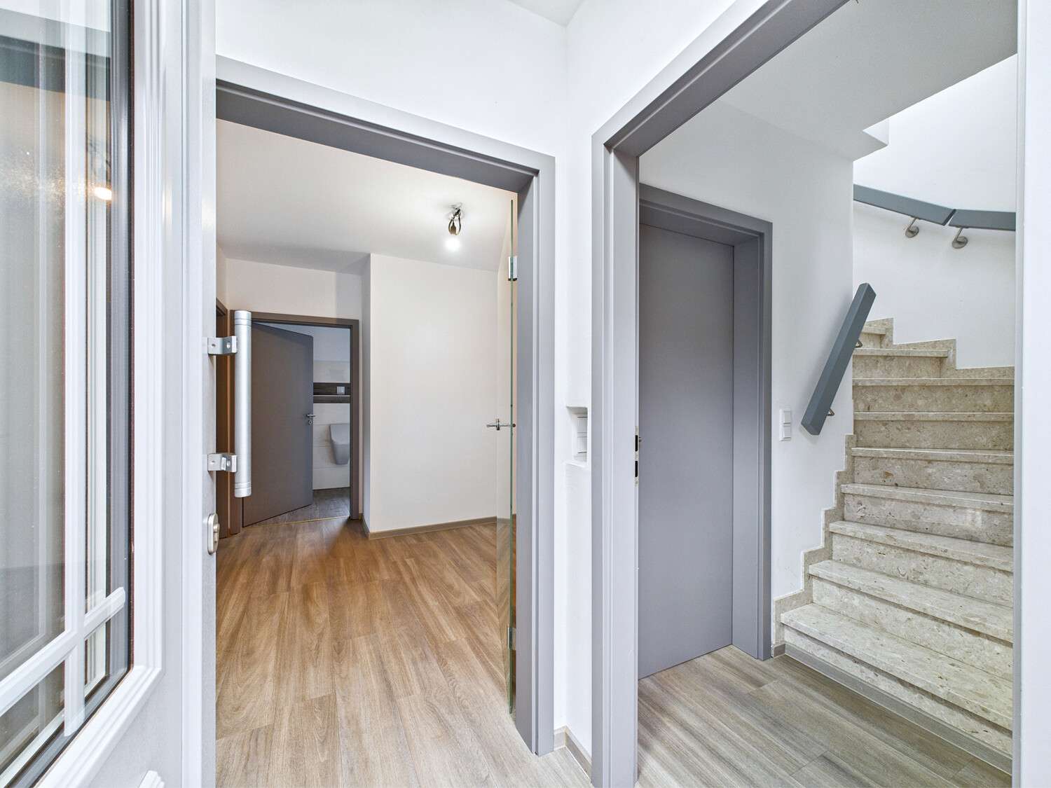 Immobilie in Leezdorf - Neuwertiges Zweifamilienhaus in ruhiger Lage von Leezdorf - Bild 2