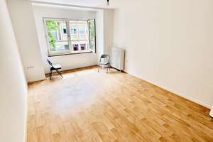 Little Tokyo hübsche 2,5 Zimmer Wohnung mit Loggia zum grünen Innenhof & Badewanne wartet auf Sie – Hohenzollernstraße 28, 40211 Stadtmitte, Düsseldorf – Vorschaubild 4