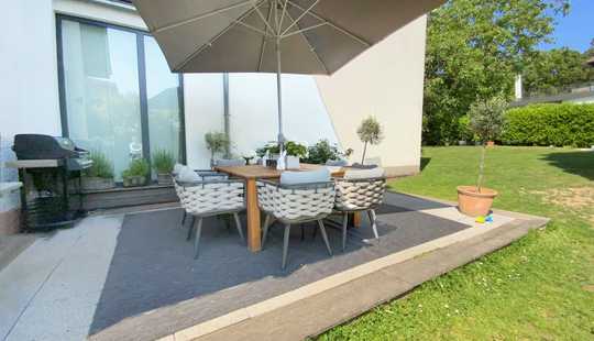 Bild von Großzügiges Einfamilienhaus mit Anbau als eigene Wohneinheit in top top Lage