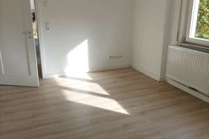 TOP: Schöne, helle, 2-Zi.-Wohnung in ruhiger Wohnlage, EBK, Terrasse, TL-Bad – Die vollständige Adresse der Immobilie erhältst du vom Anbieter., 70327 Gehrenwald, Stuttgart – Vorschaubild 2