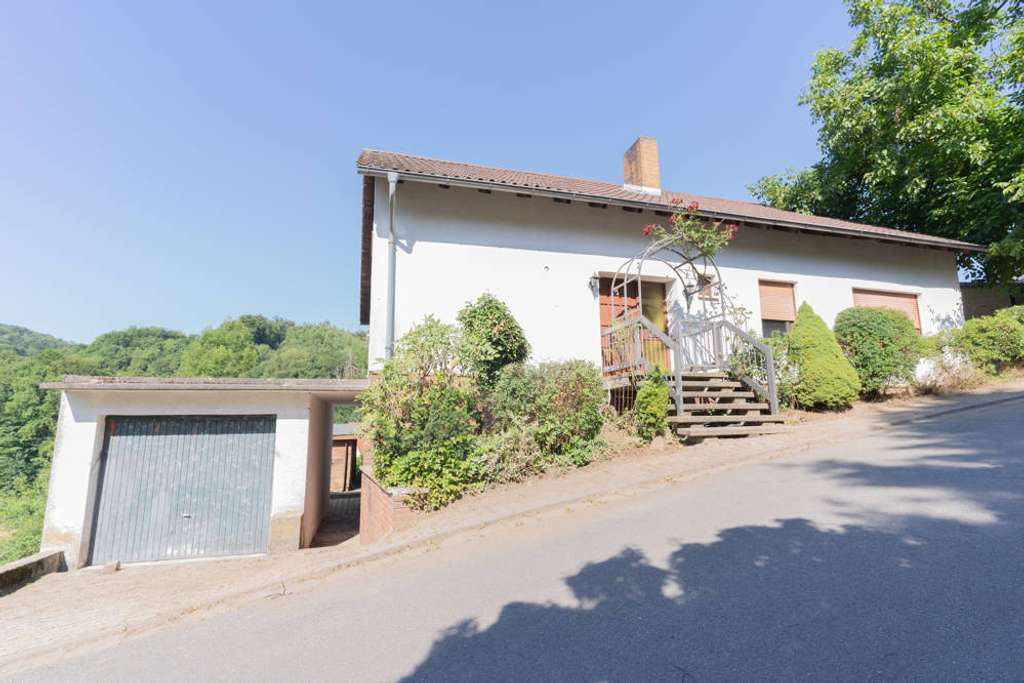 Immobilie in Wald-Michelbach - Entfalten Sie Ihre Wohnträume! Zweifamilienhaus mit Charme in Wald-Michelbach/Kreidach - Bild 2