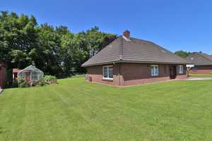 Liebevoll gepflegter Bungalow mit Wintergarten, großem Garten, Carport, Garage und Ausbaureserve – Nordfriesland (Kreis) – Vorschaubild 11
