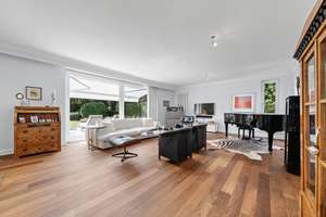 Großzügige Villa auf einem wunderschönen Grundstück. – Die vollständige Adresse der Immobilie erhältst du vom Anbieter., 22359 Volksdorf, Hamburg – Vorschaubild 2