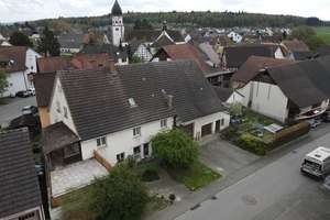 Bauernhaus mit großer Scheune - Garagen und weiteren Ausbaumöglichkeiten - Singen-Friedingen – Die vollständige Adresse der Immobilie erhältst du vom Anbieter., 78224 Singen (Hohentwiel) – Vorschaubild 2