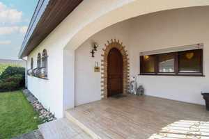 Sofort bezugsfrei, renovierungsb. EFH mit Garten, ausgebautem UG, mehrere Schlafz. & Doppel-Garage – Karlsruhe (Kreis) – Vorschaubild 5