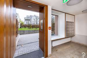 Wohnen in hochwertigem Ambiente mit internationalem Flair.
Möblierte 2 Zimmer-Dachterrassen-Wohnung – Die vollständige Adresse der Immobilie erhältst du vom Anbieter., 40549 Heerdt, Düsseldorf – Vorschaubild 4
