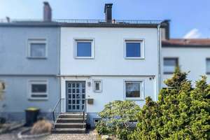 Gepflegtes Reihenmittelhaus mit Garten in ruhiger Lage von Nürnberg-Laufamholz – Die vollständige Adresse der Immobilie erhältst du vom Anbieter., 90482 Laufamholz, Nürnberg – Vorschaubild 3