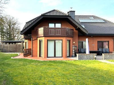 Modernisiertes Wohnhaus mit 2 vermieteten Einliegerwohnungen, Sauna, Doppelgarage und großem Garten