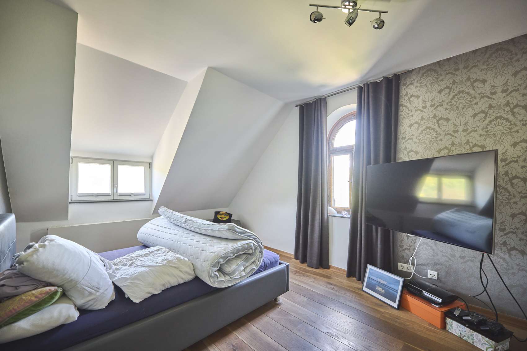 Immobilie in Hundsdorf - Exklusives Anwesen mit parkähnlichem Garten in Randlage 
von Hundsdorf bei Koblenz - Bild 3