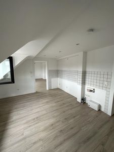 Helle Dachgeschosswohnung mit charmanten Schrägen