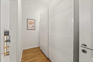 Friedrichshain: 3-Zimmer-Altbauwohnung zzgl. Essküche, Balkon, Fernwärme, Stuck, Parkett, ruhige Lag – Warschauer Straße 61, 10243 Friedrichshain, Berlin – Vorschaubild 16