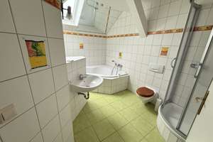 Besondere 3-Raum-Dachgeschoss-Maisonettewohnung mit zwei Bädern, großer Dachterrasse, Kamin & Garage – 2826 Innenstadt, Görlitz – Vorschaubild 10