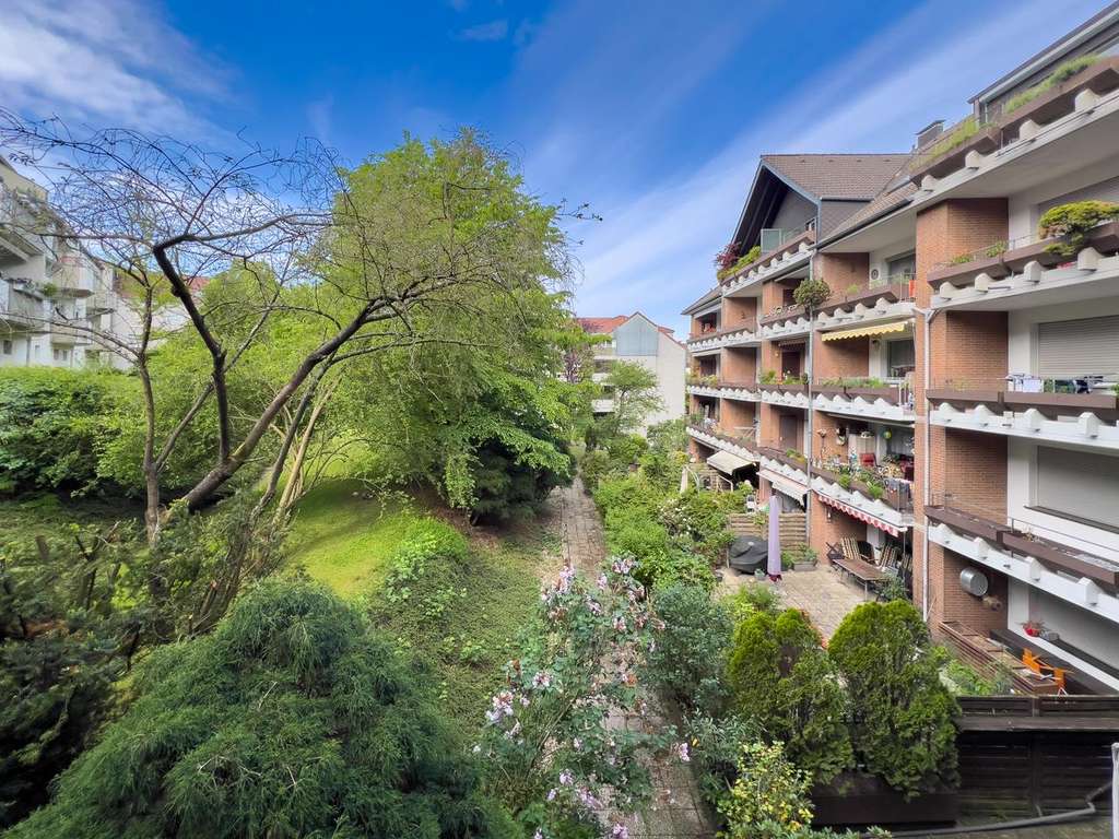 ETW // geräumig mit Sonnenloggia und Garage