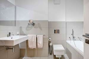 Attraktive 3-Zimmer-Wohnung mit zwei Balkonen, zwei Bädern und TG Stellplatz – Sandstraße 28, 80335 Sankt Benno, München – Vorschaubild 5