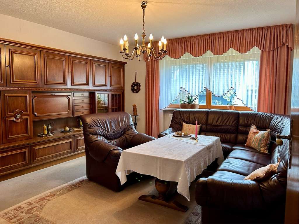 Immobilie in Adelsdorf - Siedlungshaus mit Garage in Adelsdorf-Aisch...Ruhig gelegen, voller Möglichkeiten - Bild 4