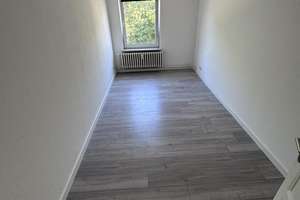 Frisch renovierte 4-Zimmer-Wohnung mit Balkon in zentraler Lage von Flensburg – Waldstraße 3, 24939 Stadtpark, Flensburg – Vorschaubild 1