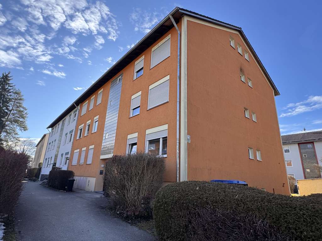 Immobilie in Traunreut - 4 Zimmer Wohnung mit Garten renovierungsbedürftig - Bild 2