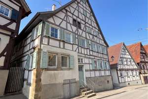 Wo andere das Wochenende verbringen, sind Sie zuhause. Helle Fachwerk-Maisonette mit Balkon in Strüm