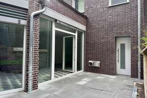 4-Zimmer-Terrassen-Neubauwohnung hinter historischer Fassade mit EBK