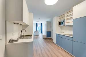 Mietrabatt - Voll möbliertes Privatzimmer mit Balkon in einer gemischten 5er WG