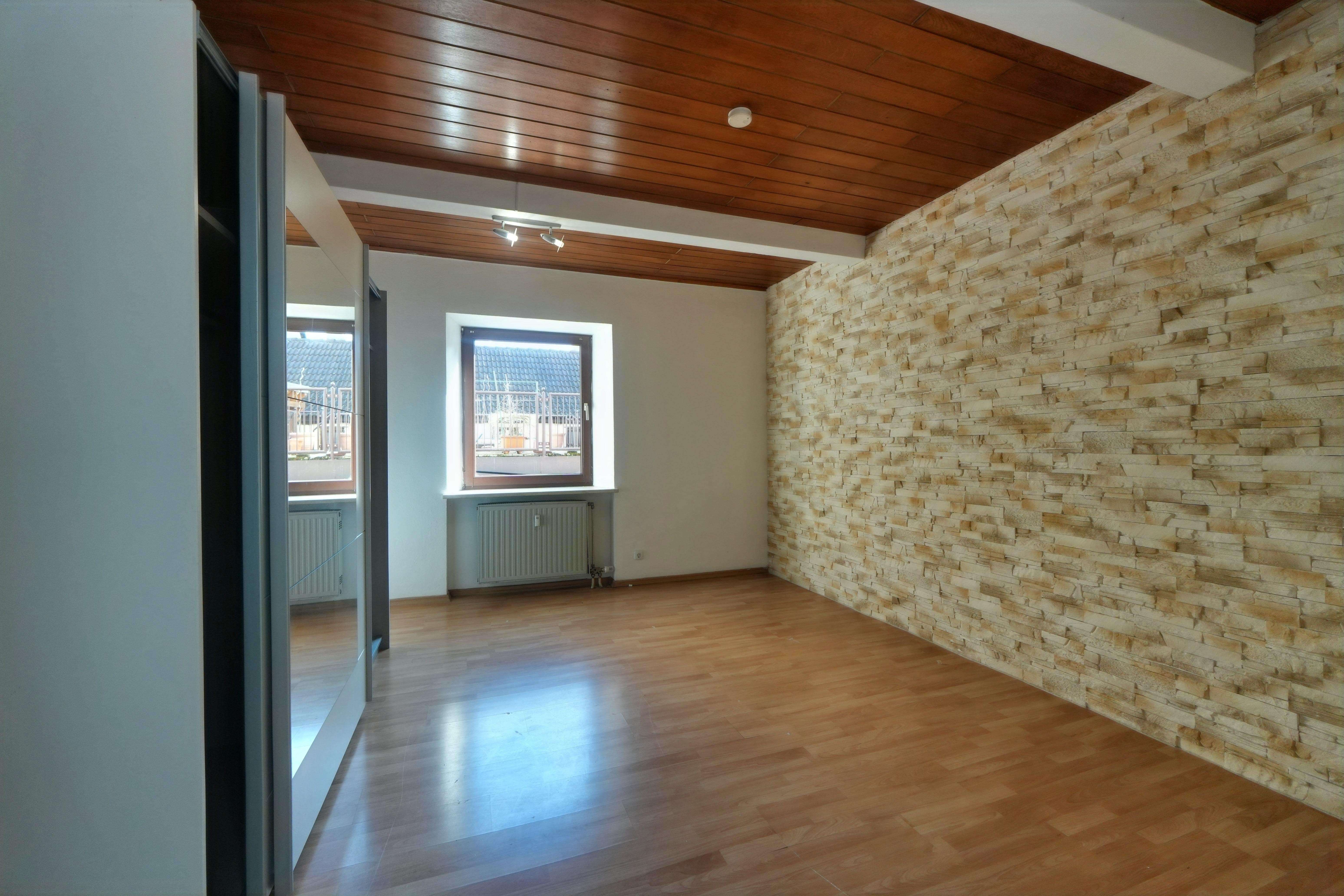 Immobilie in Schwabach - SOFORT VERFÜGBAR! Familienfreundliche 4-Zimmer-Wohnung im Herzen der Stadt - Bild 2