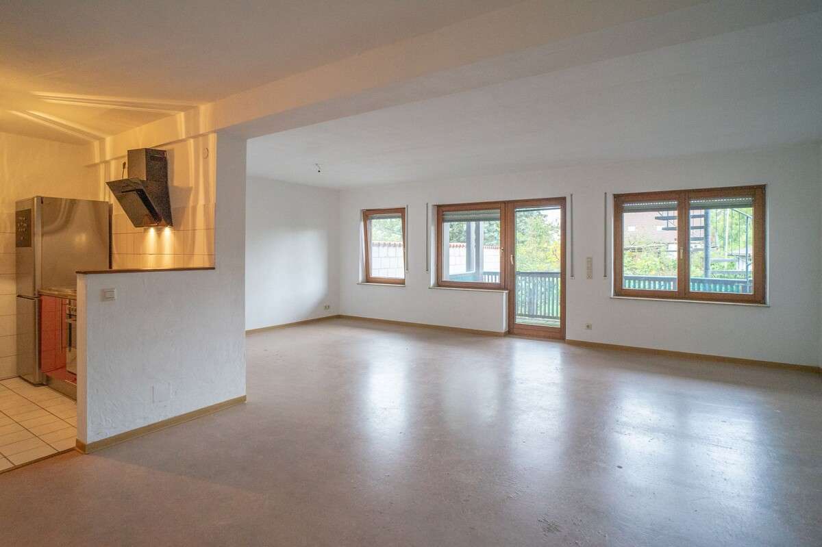 Immobilie in Stutensee - Großzügiges Einfamilienhaus mit Einliegerwohnung, Gewölbekeller und idyllischem Garten – Viel Platz  - Bild 0