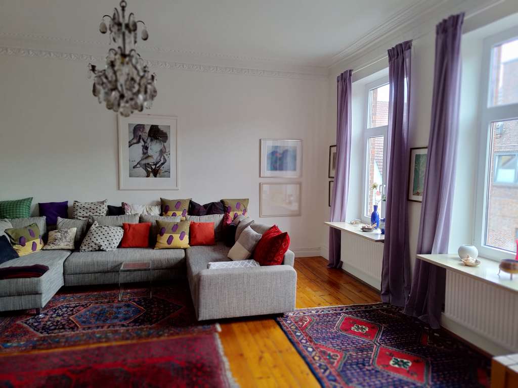 Immobilie in Husum - TOP Lage Altstadt Husum, 5-Zi.-WE Maisonettestil, saniert, Kachelofen, inkl. Carport (Camper) - Bild 1