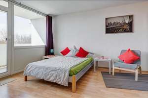 Möbliert: Helles Apartment mit Südwest-Balkon – Die vollständige Adresse der Immobilie erhältst du vom Anbieter., 81379 Obersendling, München – Vorschaubild 3