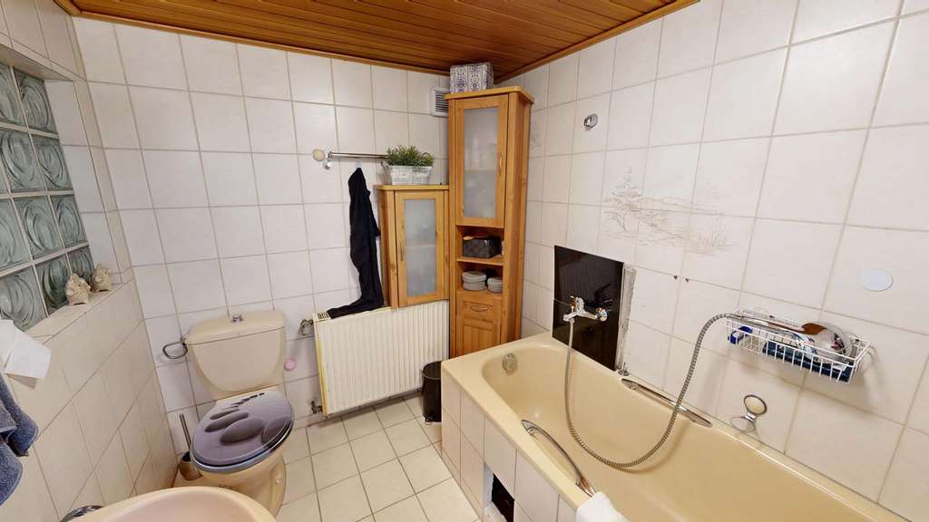 Immobilie in Erftstadt - Erftstadt-Köttingen! Modernisiertes Einfamilienhaus mit Großgarten und 2 Garagen! (MB 4999) - Bild 3