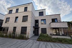 Exklusive Neubauwohnung mit Terrasse & kleinem Garten