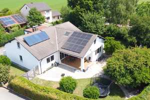 Großzügig Wohnen - Modernisiertes EFH/ZFH mit traumhaftem Garten in ruhiger Siedlungslage – Altötting (Kreis) – Vorschaubild 1
