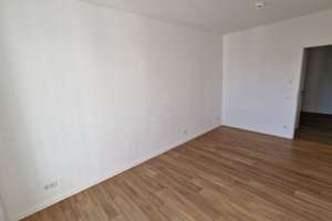 Helle 3-Zimmer-Wohnung mit Balkon, Einbauküche und Fußbodenheizung in Berlin – In den Alboingärten 27, 12103 Schöneberg, Berlin – Vorschaubild 4