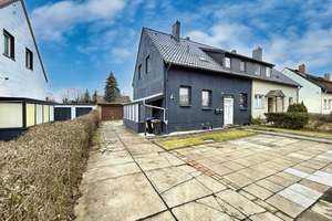 Modernisiertes Einfamilienhaus mit separat bewohnbarem Keller, neuem Wintergarten und 2 großen Gara
