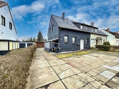 Modernisiertes Einfamilienhaus mit separat bewohnbarem Keller, neuem Wintergarten und 2 großen Gara