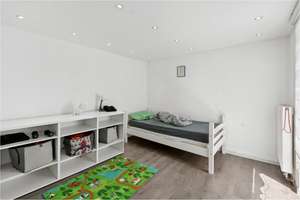 Großzügiges EFH mit Garten
Familienidylle trifft Potenzial – provisionsfrei - Top-Deal – Die vollständige Adresse der Immobilie erhältst du vom Anbieter., 89257 Illertissen – Vorschaubild 8
