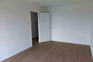 Direkt einziehen! Moderne 2 Zimmer + Süd-West-Balkon, Einbauküche, Wannenbad + Abstellraum, Aufzug – Luruper Hauptstraße 77a, 22547 Lurup, Hamburg – Vorschaubild 5