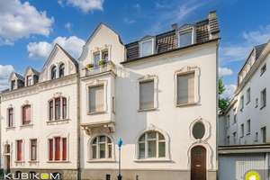 Dreifamilienhaus mit Altbaucharme. Hinterhof und Balkonen. 306m² in Solingen Mitte.