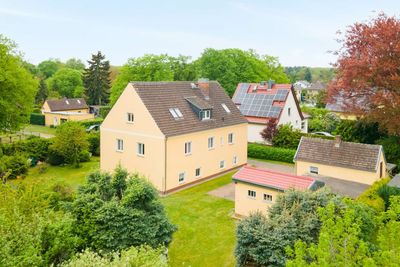 Bahnhofsnah! Ein-/Zweifamilienhaus mit ausbaufähigem Souterrain, Garage, Carport in Fredersdorf