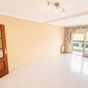 FM GESTIONA bietet diese Wohnung im Zentrum von Pinto zum Verkauf an.