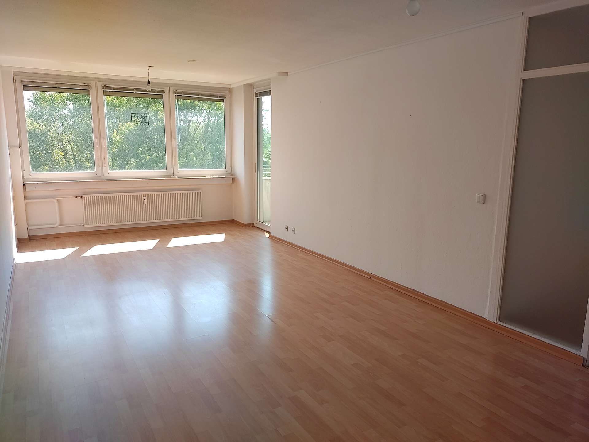 Immobilie in Eschborn - geräumige 4 Zimmer Wohnung in Eschborn mit Fernblick - Bild 1