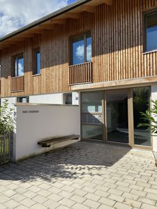 Moderne 2-Zimmer Wohnung mit Balkon im beliebten Klosteranger in Weyarn