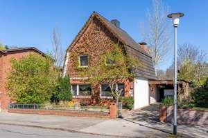 Modernisiertes Familienhaus in Rendsburg (Dach, Heizung, Bad, Küche) mit sonnigem Garten – Rotenhöfer Weg 88, 24768 Rendsburg – Vorschaubild 1