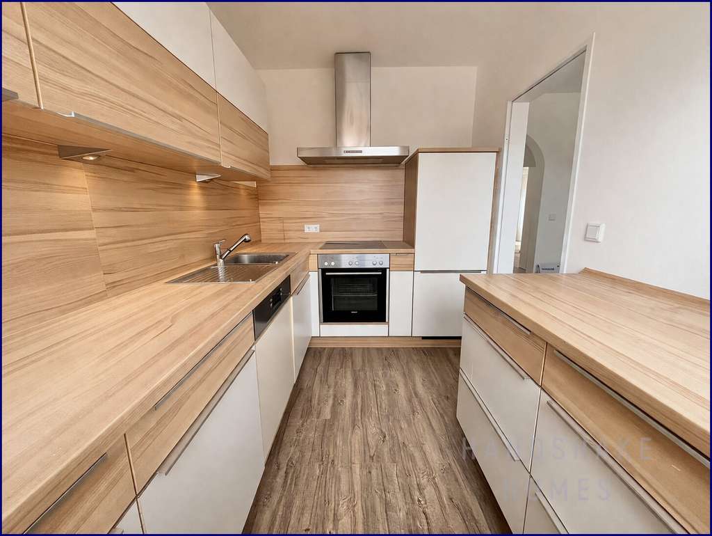 Immobilie in Pfaffenhofen an der Ilm - Top modernisiert & zentral – 2,5-Zimmer-Wohnung mit Stellplatz und Küche - Bild 4