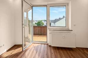 SOFORT FREI: 3-Zimmer, großer Balkon, neue Einbauküche in HOCHZOLL