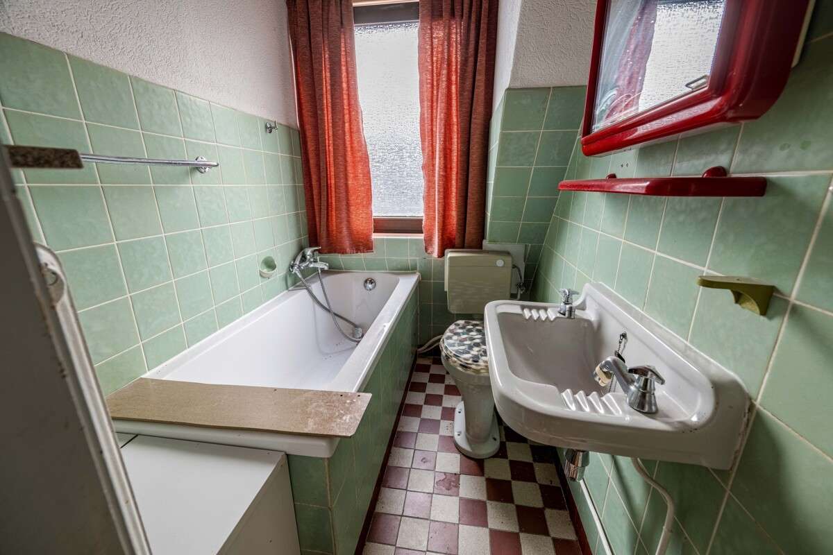 Immobilie in Geestland - Einzigartiges Einfamilienhaus in Debstedt: Geräumiges Wohnen mit zwei Garagen und großem Grundstück - Bild 1