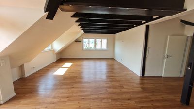 Wohnkomfort auf höchstem Niveau - stilvolle Dachgeschosswohnung mit fünf Zimmern
