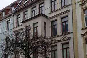 Bezugsfreies Mehrfamilienhaus 4 Wohnungen auf 353 m² mit Potential im Alleinauftrag - VB