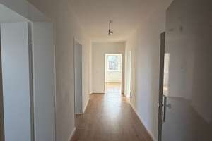 Helle 4-Zimmer-Wohnung mit Loggia und Einbauküche inkl. Keller in Hamburg-Eißendorf