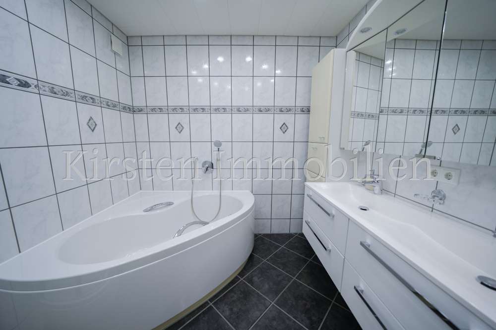 Immobilie in Haigerloch - Modernisierte 3-Zimmer-Wohnung mit Balkon und Garage – sofort verfügbar in Haigerloch-Owingen! - Bild 1